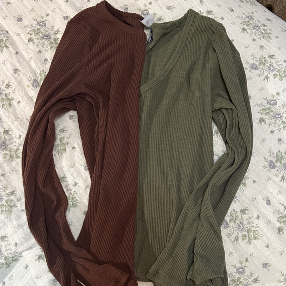 Old Navy Two-Tone Ribbed Top in Brown and Green